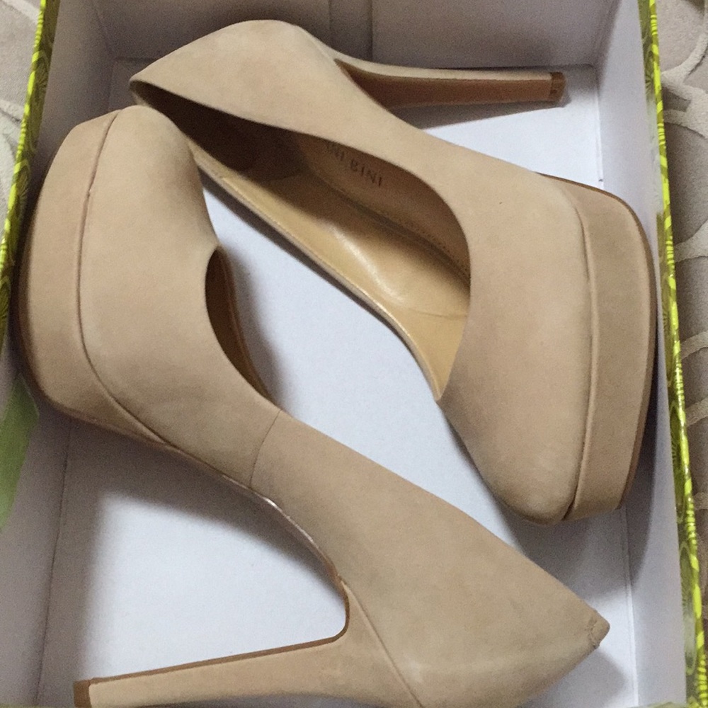 Gianni Bini Pumps. Brand New (never worn). Size 9.